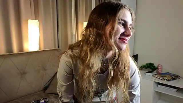 RozanneJordan online show from December 4, 2025, 3:11 pm