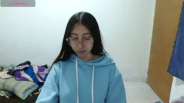 Snapshot of Nanylux chatting on April 23, 2026, 4:08 am Nanylux online show from April 23, 2026, 4:08 am