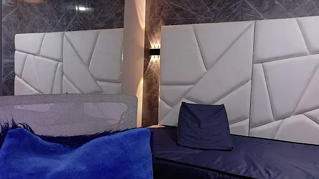 pettymoon1 online show from December 18, 2025, 11:25 am