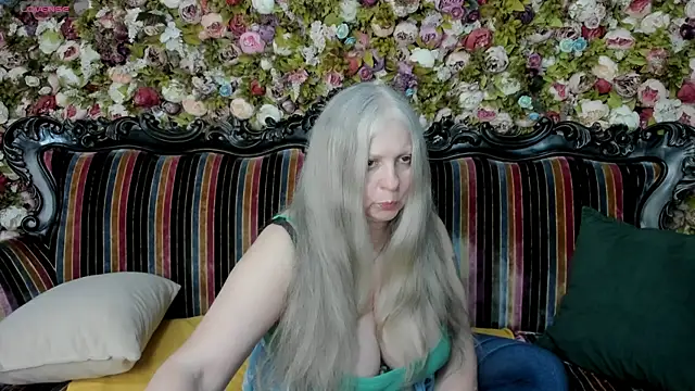 Snapshot of mariabelladonna chatting on June 10, 2026, 9:05 pm mariabelladonna online show from June 10, 2026, 9:05 pm