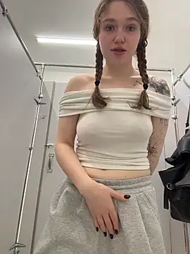 RussianWoman online show from April 5, 2026, 1:01 am