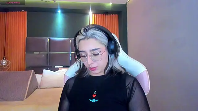 Snapshot of GabyRose9 chatting on May 6, 2026, 4:27 am GabyRose9 online show from May 6, 2026, 4:27 am