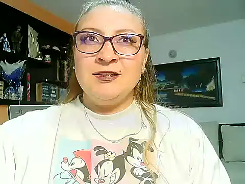 LexieNatty online show from November 19, 2025, 7:36 pm