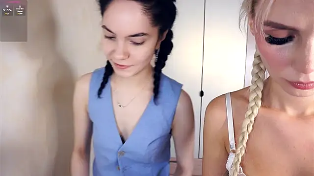 LorrieWilcinski online show from December 17, 2025, 7:13 am