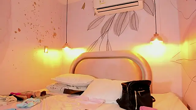 Snapshot of IsabelaStefano chatting on February 12, 2026, 3:06 am IsabelaStefano online show from February 12, 2026, 3:06 am