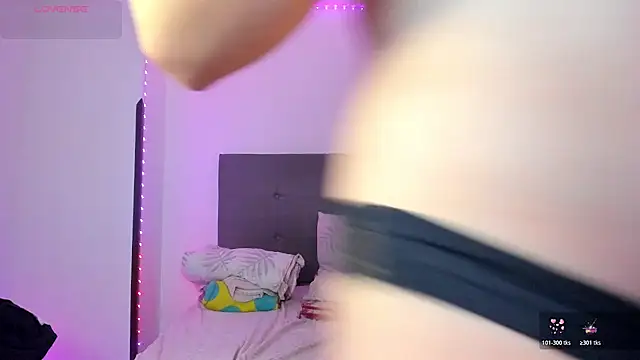 Snapshot of tessa__evans chatting on March 17, 2026, 12:02 am tessa evans online show from March 17, 2026, 12:02 am