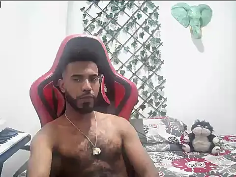 alberthot11 online show from December 5, 2025, 7:45 pm