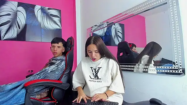 MiaAndTeylor online show from December 1, 2025, 8:26 am