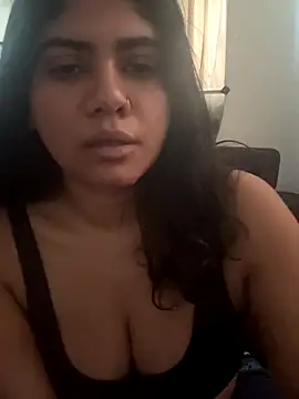 Snapshot of TiaBella_ chatting on December 19, 2025, 2:41 pm TiaBella online show from December 19, 2025, 2:41 pm