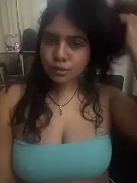 Snapshot of TiaBella_ chatting on February 3, 2026, 7:52 pm TiaBella online show from February 3, 2026, 7:52 pm