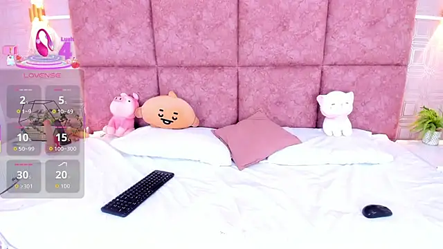 Snapshot of NathalieRoss1 chatting on April 16, 2026, 6:14 am NathalieRoss1 online show from April 16, 2026, 6:14 am