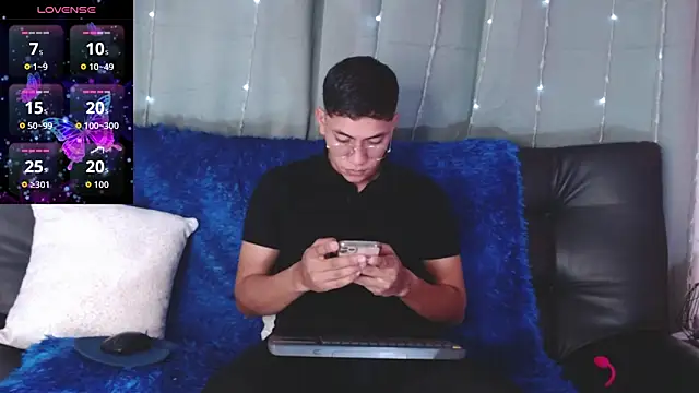 ATLASVANDRAKE online show from January 7, 2026, 9:09 pm