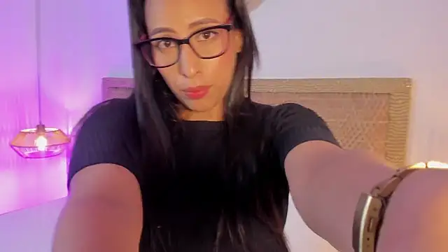 melaniejeannn  online show from May 16, 2026, 2:21 am