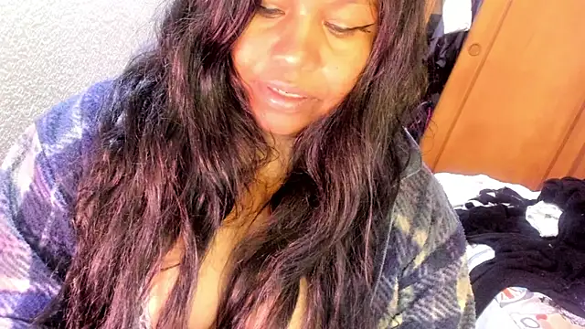 ebonycamelia online show from April 15, 2026, 5:39 pm