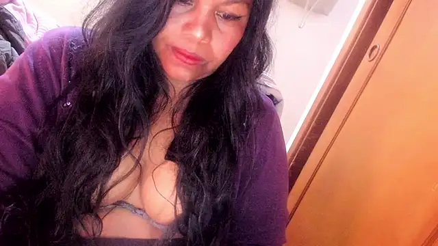 ebonycamelia online show from May 25, 2026, 8:29 pm