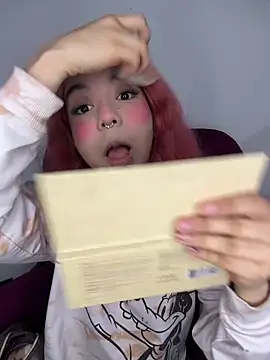 Snapshot of Valen-Foxx1 chatting on April 12, 2026, 5:44 am Valen-Foxx1 online show from April 12, 2026, 5:44 am