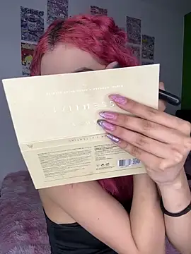 Snapshot of Valen-Foxx1 chatting on March 8, 2026, 7:33 am Valen-Foxx1 online show from March 8, 2026, 7:33 am