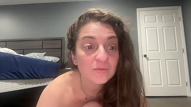 Snapshot of Nikkisnow99 chatting on December 5, 2025, 12:43 am Nikkisnow99 online show from December 5, 2025, 12:43 am