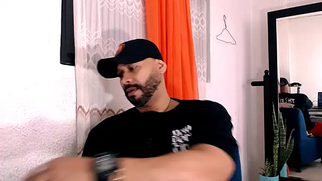 Snapshot of musclehetero chatting on June 8, 2026, 3:34 pm musclehetero online show from June 8, 2026, 3:34 pm