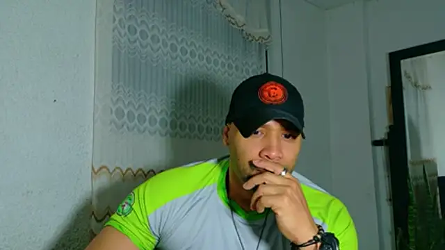 musclehetero online show from July 6, 2026, 11:39 am