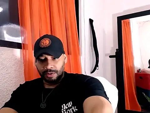 Snapshot of musclehetero chatting on June 20, 2026, 7:13 am musclehetero online show from June 20, 2026, 7:13 am
