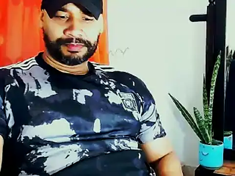 Snapshot of musclehetero chatting on May 31, 2026, 11:16 am musclehetero online show from May 31, 2026, 11:16 am