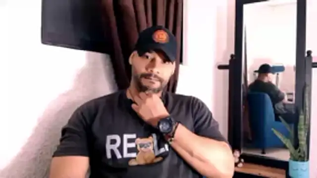 Snapshot of musclehetero chatting on June 15, 2026, 2:39 pm musclehetero online show from June 15, 2026, 2:39 pm