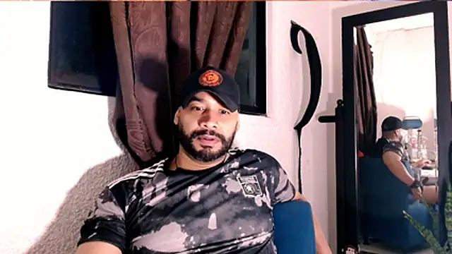 Snapshot of musclehetero chatting on June 13, 2026, 6:00 am musclehetero online show from June 13, 2026, 6:00 am