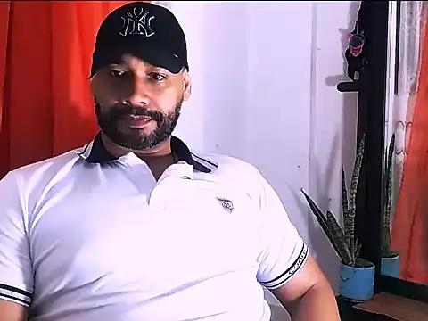 Snapshot of musclehetero chatting on May 30, 2026, 11:05 am musclehetero online show from May 30, 2026, 11:05 am