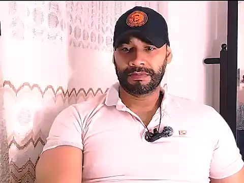 Snapshot of musclehetero chatting on May 21, 2026, 5:21 pm musclehetero online show from May 21, 2026, 5:21 pm