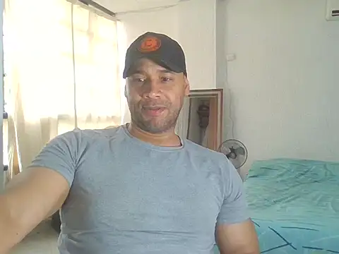 musclehetero online show from December 4, 2025, 1:54 pm