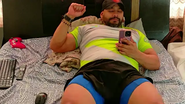 musclehetero online show from June 28, 2026, 10:38 pm