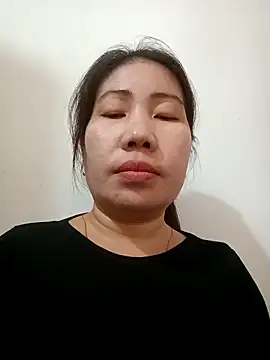 Snapshot of Reema_143 chatting on December 2, 2025, 5:31 am Reema 143 online show from December 2, 2025, 5:31 am