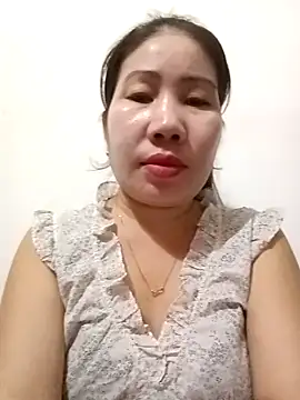 Snapshot of Reema_143 chatting on December 22, 2025, 1:55 pm Reema 143 online show from December 22, 2025, 1:55 pm