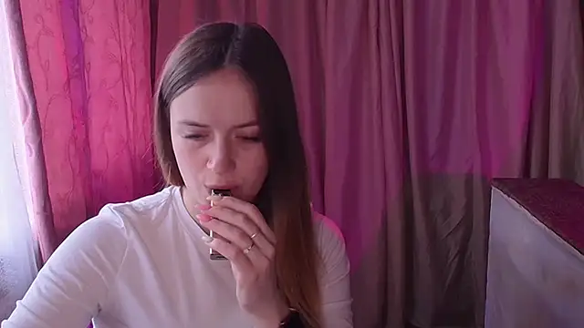 Illa May online show from March 29, 2026, 9:55 am