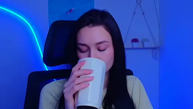 Stella XO online show from December 15, 2025, 6:30 am