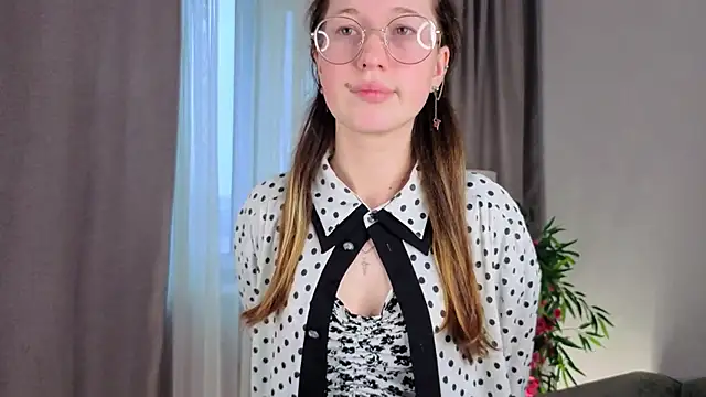 Snapshot of MiraFenech chatting on November 27, 2025, 5:52 am MiraFenech online show from November 27, 2025, 5:52 am