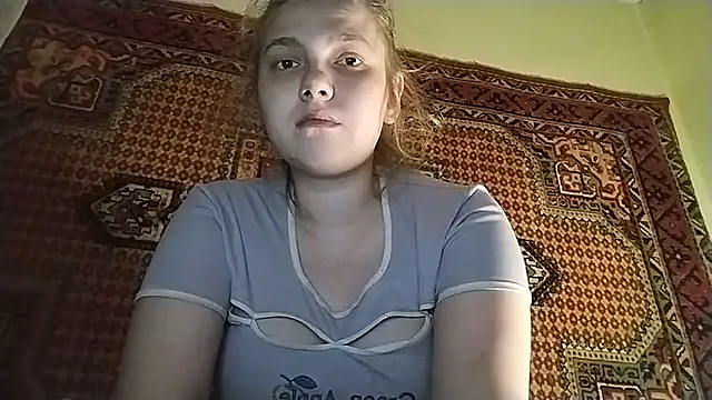 Snapshot of KikiBang chatting on April 21, 2026, 6:47 pm KikiBang online show from April 21, 2026, 6:47 pm