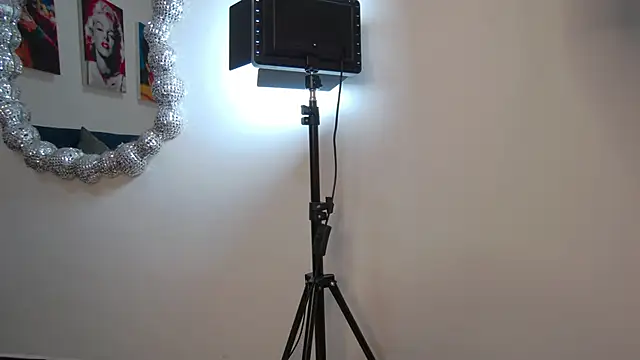 Noah Greenhart online show from December 21, 2025, 2:08 pm