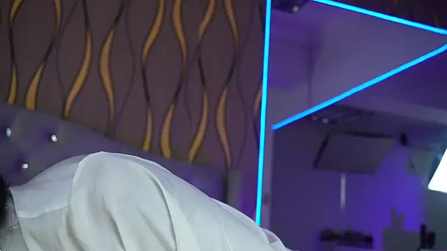 lovely sophia  online show from November 25, 2025, 6:03 am