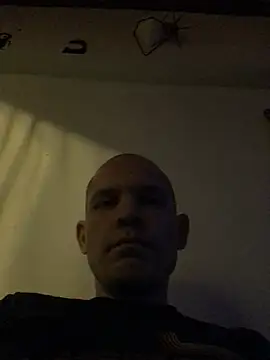 Spielzeugtwink online show from May 31, 2026, 8:31 pm