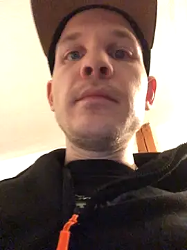 Spielzeugtwink online show from November 24, 2025, 7:58 pm