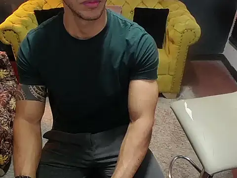 Snapshot of tayler_luke chatting on December 21, 2025, 1:19 am tayler luke online show from December 21, 2025, 1:19 am