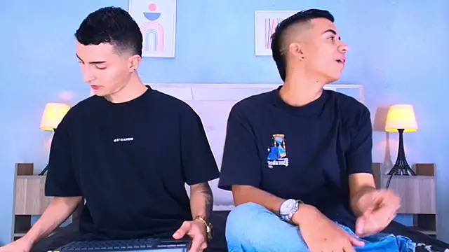 DamianAndMAximoo online show from December 18, 2025, 3:49 pm