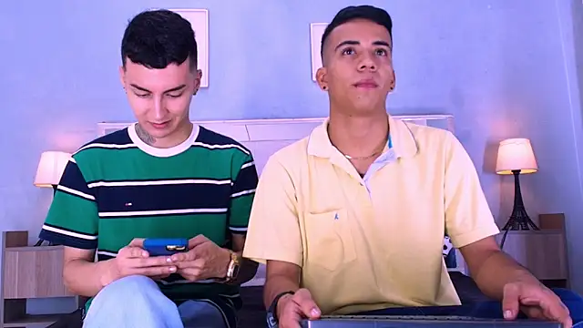 DamianAndMAximoo online show from December 17, 2025, 6:46 pm