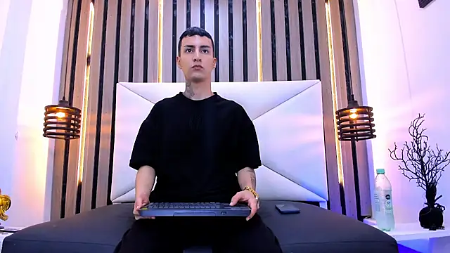 DamianAndMAximoo online show from January 7, 2026, 7:52 pm