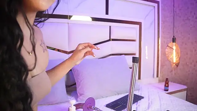 Snapshot of luciana_agudelo chatting on April 14, 2026, 7:30 pm luciana agudelo online show from April 14, 2026, 7:30 pm