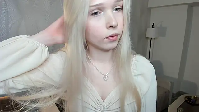 CherrylHolme online show from November 26, 2025, 8:20 pm