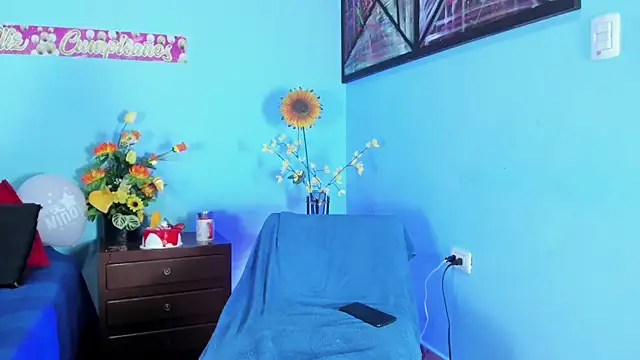 Snapshot of royer_77 chatting on November 19, 2025, 8:31 pm royer 77 online show from November 19, 2025, 8:31 pm