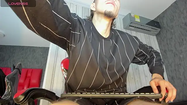 yeikoox online show from November 21, 2025, 3:38 am